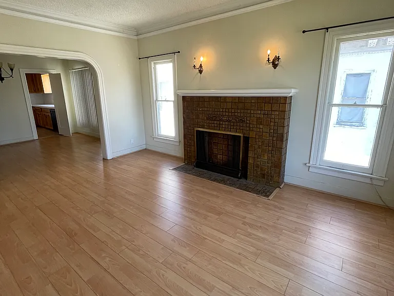 809 1/2 N Ridgewood Pl — Photo 15