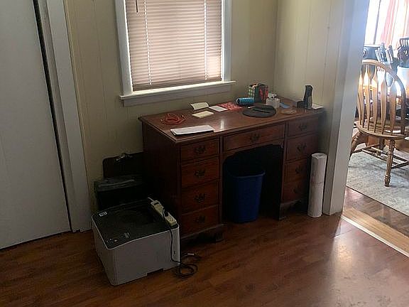 5th image of 914 N Taylorville Blvd