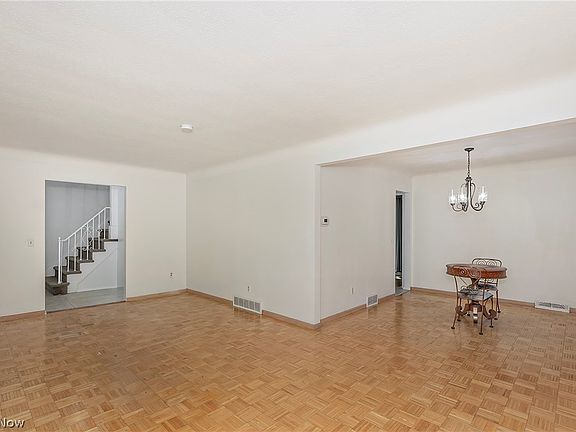 4th image of 2762 Berkshire Rd