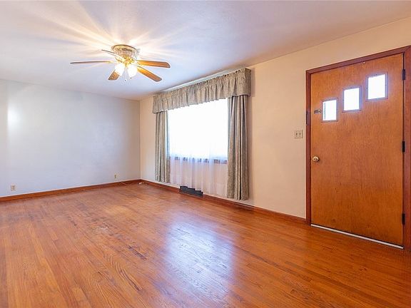 4th image of 1054 E Main St