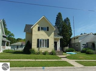 380 6th St, Manistee, MI 49660
