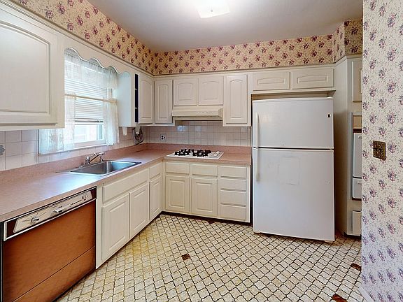 3rd image of 5651 Oceania St