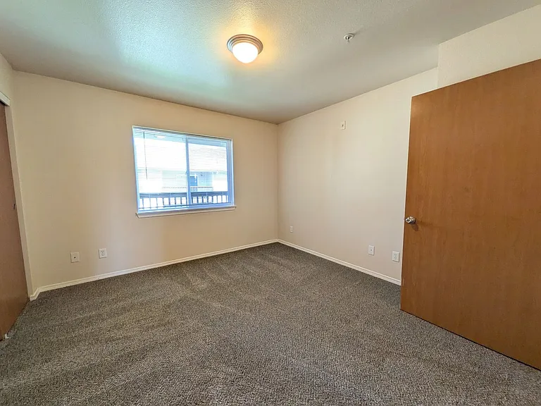Wellesley Park Apartments — Photo 125