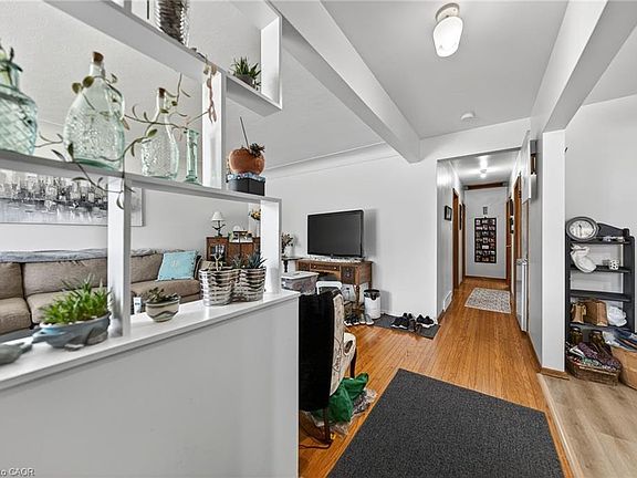 5th image of 66 Carrol St