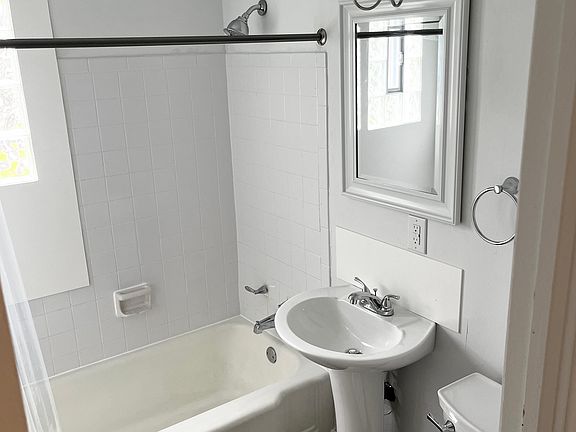3rd image of 4005 E 188th St