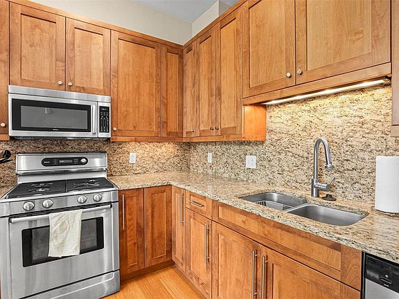 4th image of 9 N Euclid Ave #401