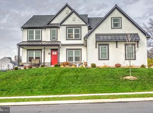 10 E Sparrow Hawk Ln, Denver, PA 17517