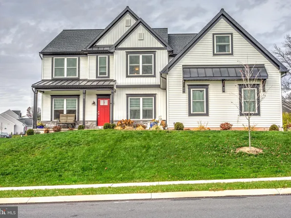 10 E Sparrow Hawk Ln, Denver, PA 17517