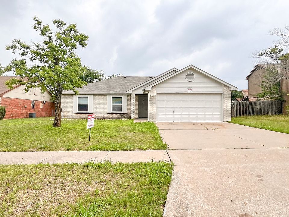 1st image of 1819 Meadowbrook Dr