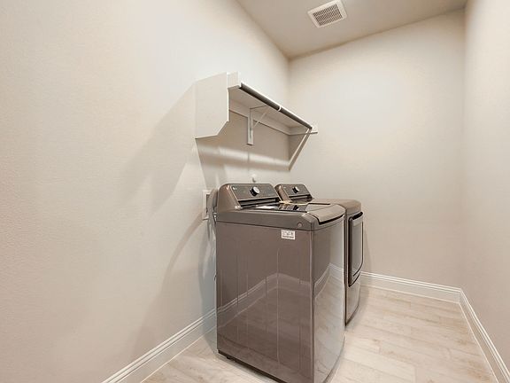 4th image of 924 Santa Lucia Dr