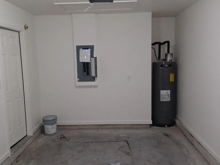 618 Hannah St — Photo 22