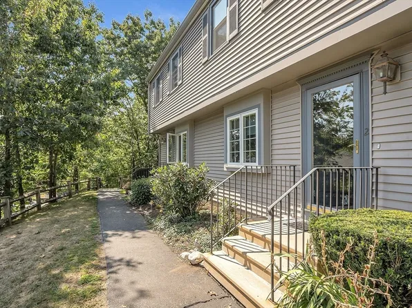 5 Oak Ridge Dr Unit 2, Maynard, MA 01754