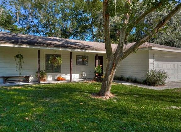 2nd image of 23925 Forest Pl