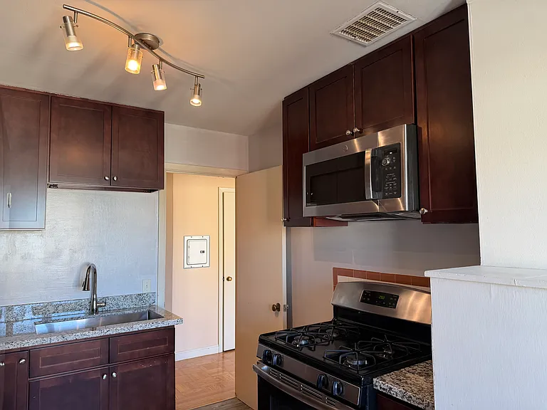 1545 Kirkham St #1 — Photo 5