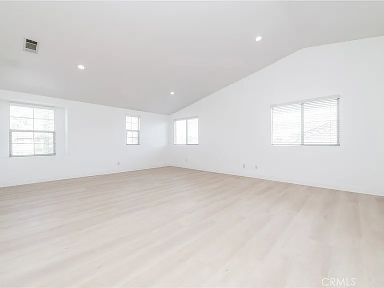 6915 Cedar Creek Rd — Photo 35