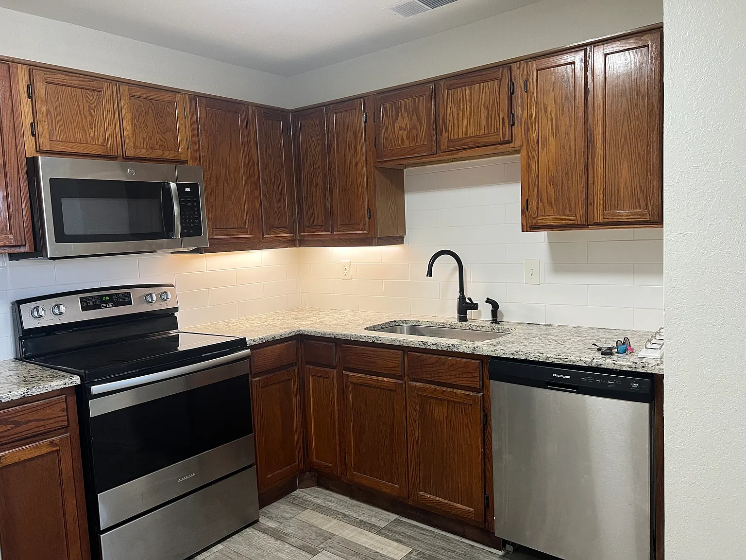 1710 Crest Point Dr — Photo 2