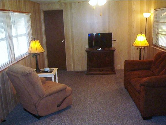 4th image of 557 Falcon Ave