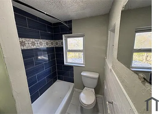 1636 E State St — Photo 8