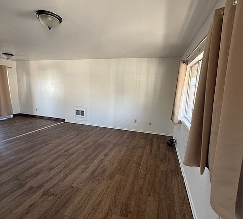 3rd image of 432 W Miner St