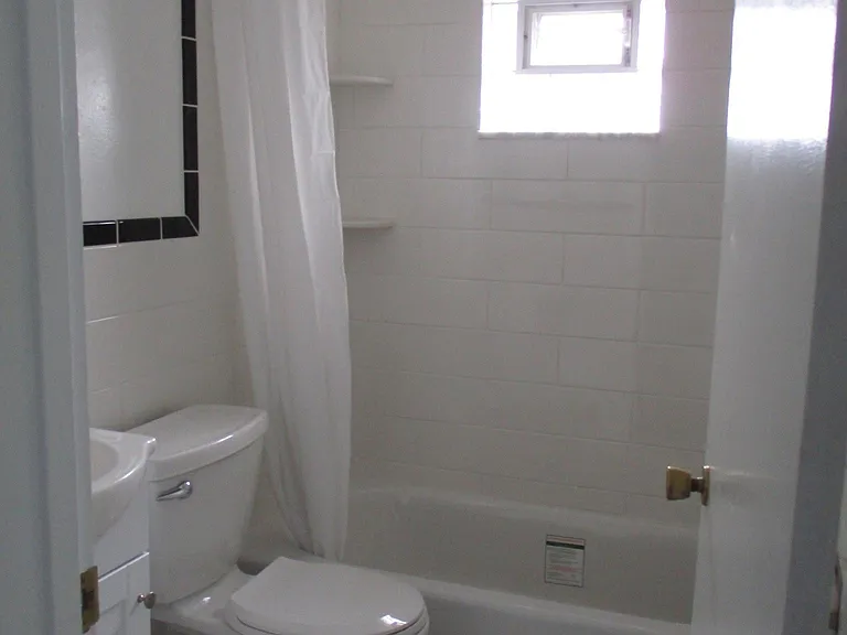 833 Chester Ave #2 — Photo 15