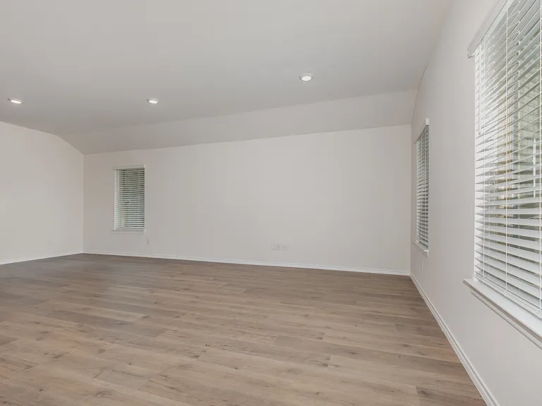 3928 Amethyst Dr — Photo 15