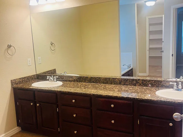 6005 S 39th Pl — Photo 10