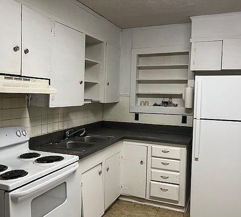 2nd image of 126 W Cherry Dr