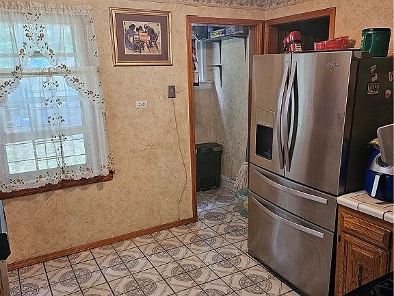 5th image of 631 E 131st St
