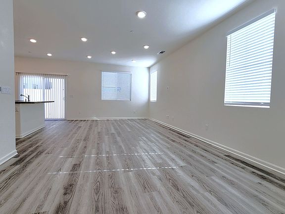 3rd image of 16119 Botanical St