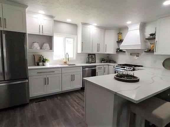 2nd image of 125 Highland Dr