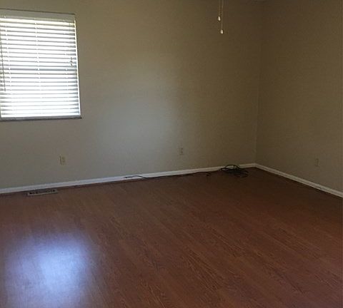 4th image of 144 Lakeview Cir