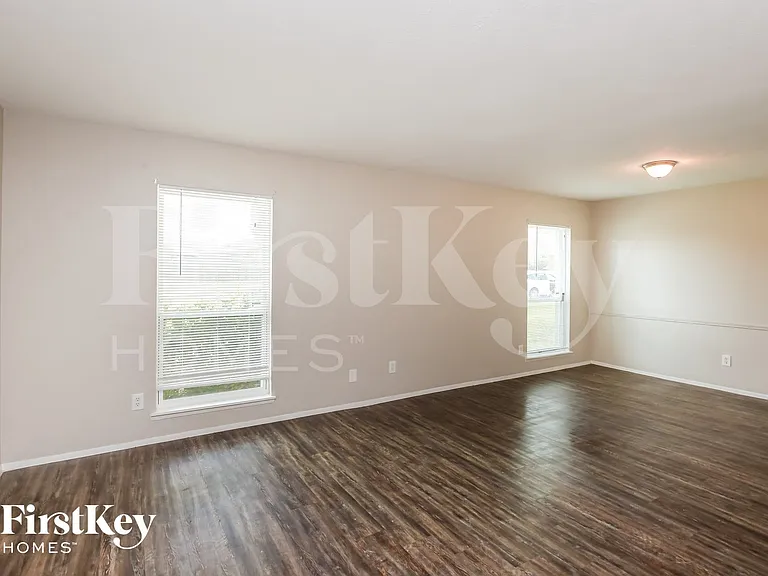 1316 Royal Oak Dr — Photo 6