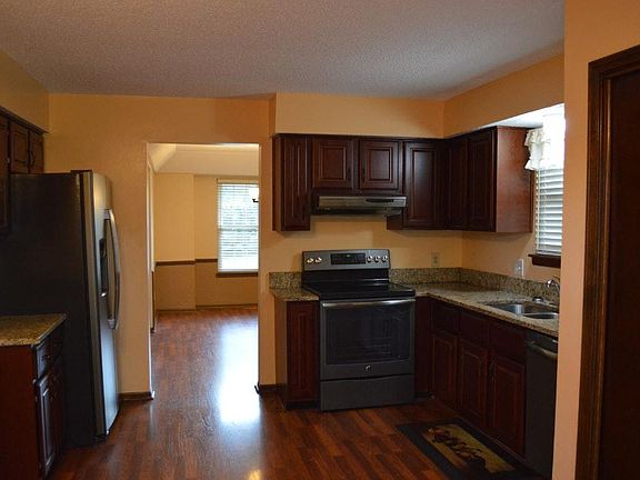 Granite counter tops, all new appliances-5