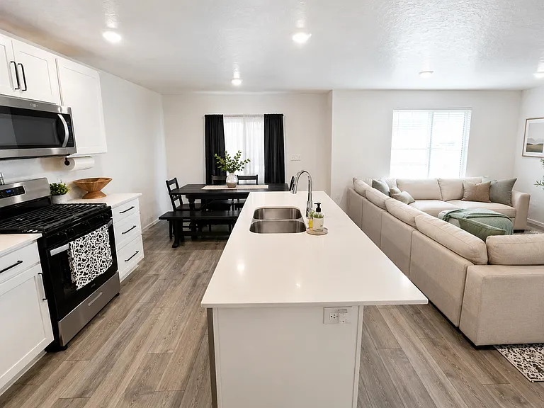986 E Manifest Ln #2110 — Photo 1