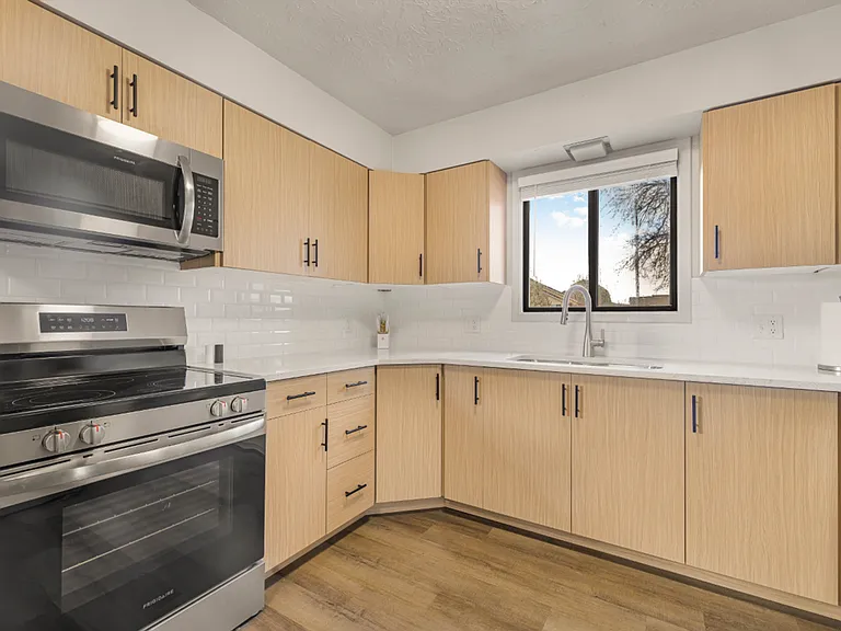 435 W Main St — Photo 8