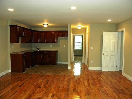 2nd image of 19510 Hollis Ave