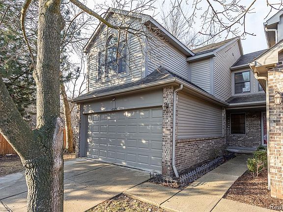 3rd image of 45329 Horseshoe Cir