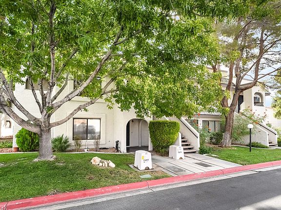 3rd image of 1418 Santa Margarita St Unit A