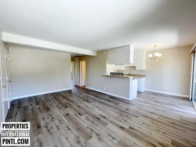 2851 Montrose Ave — Photo 34