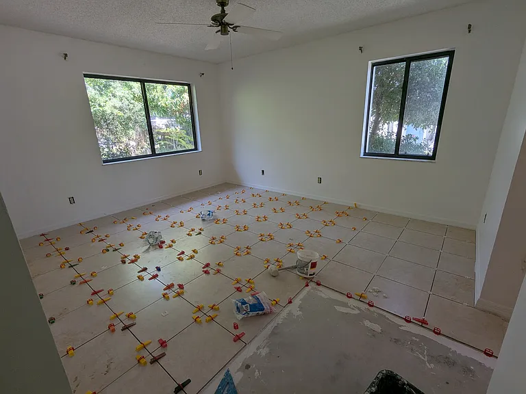 712 NW North River Dr — Photo 6