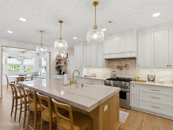 11 Rolling Meadows Court, Cream Ridge, NJ 08514