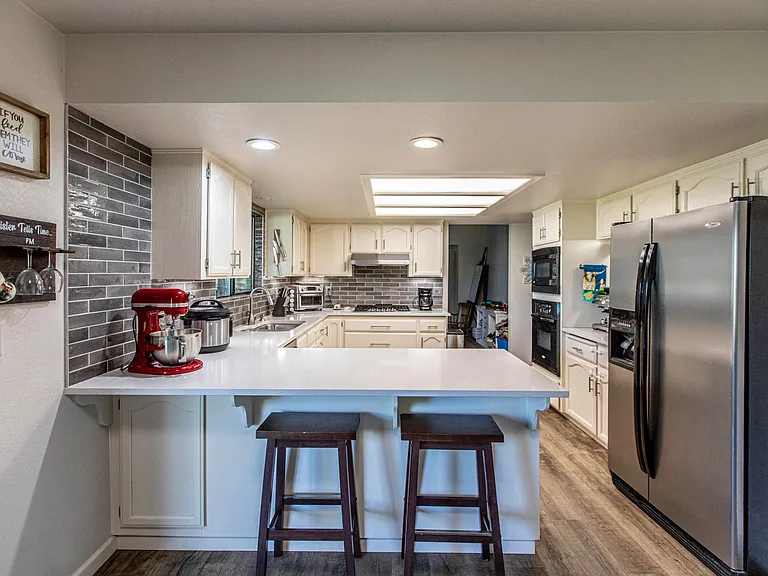 6665 Jonella Way — Photo 7