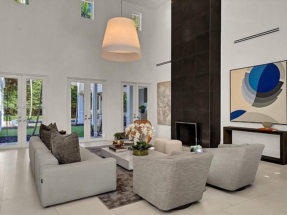 3rd image of 2820 Brickell Ave