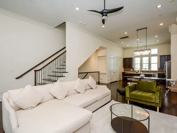 2017 Fannin Sta, Houston, TX 77045