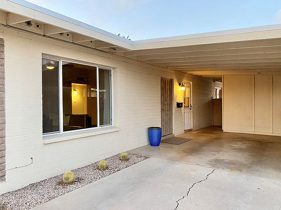3rd image of 1218 E Loma Vista Dr