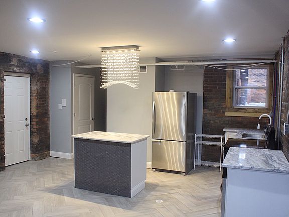 4th image of 5336 Beaubien St #18