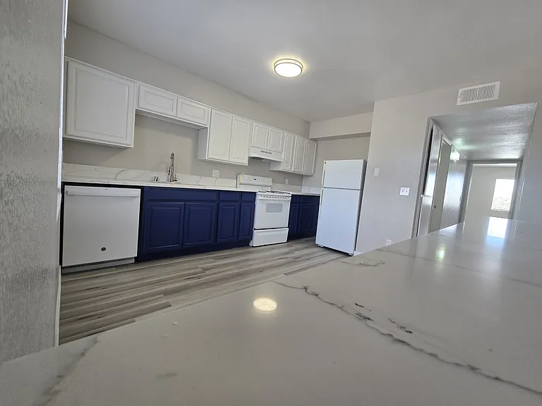 Cora Apartments — Photo 26