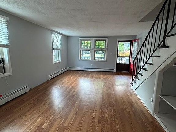 3rd image of 555 Northbrook Rd