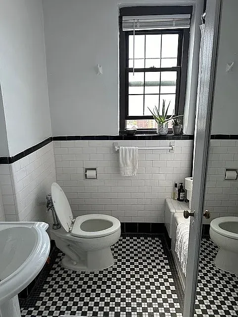 420 West 24th Street — Photo 4