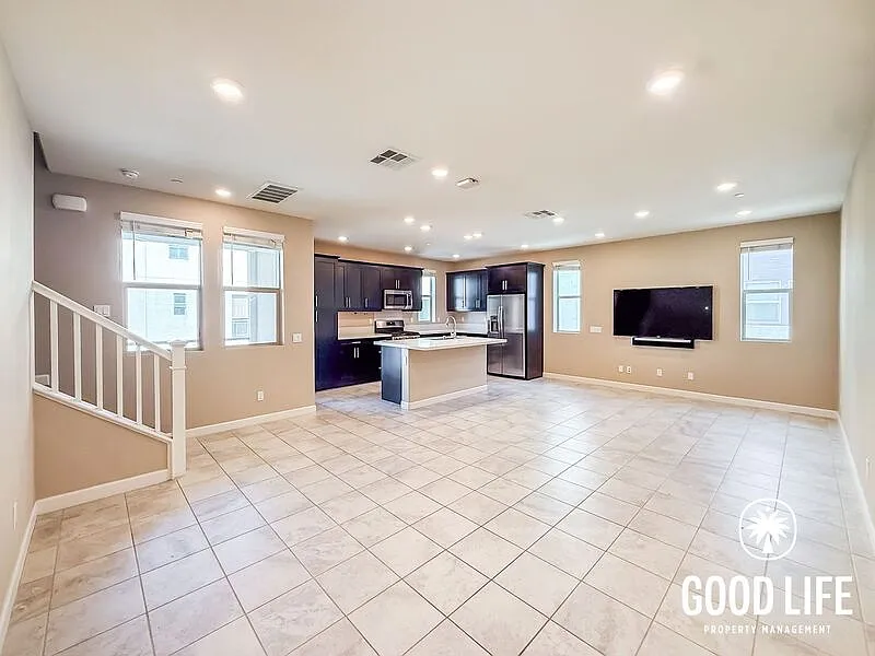 4 bed, 4.0 bath, 2173 sqft, $4,770 — Photo 3